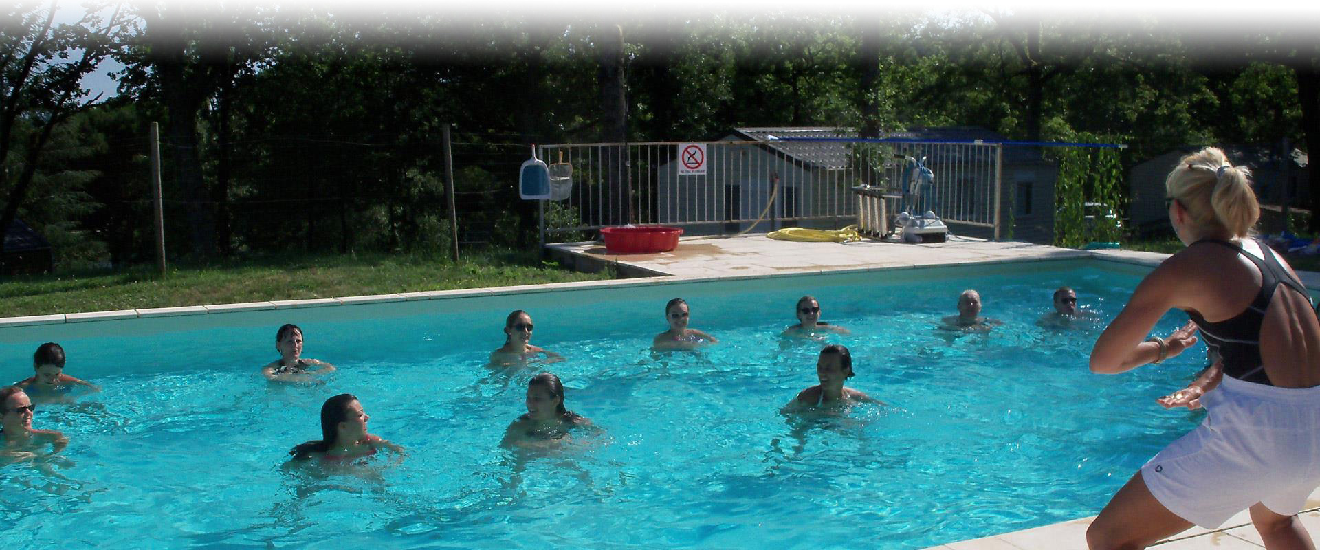 Vue du plan d’eau le lac de Soubayre : camping le Bosquet au cœur du Rouergue