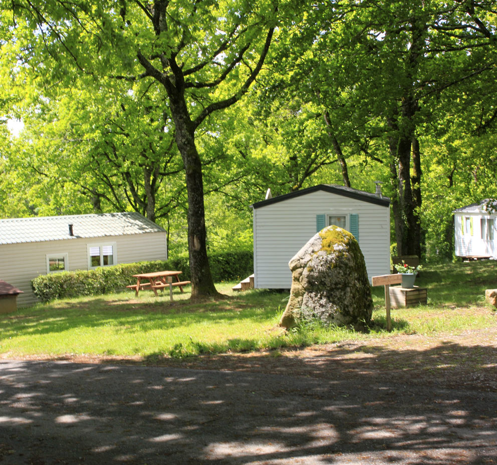 Vue du Mobil-home O'Hara, exposé plein Sud du camping le Bosquet à la Fouillade en Aveyron
