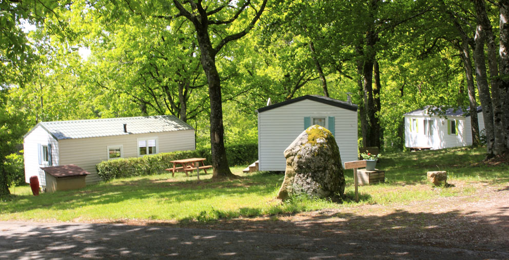 Vue du Mobil-home O'Hara, exposé plein Sud du camping le Bosquet à la Fouillade en région Occitanie