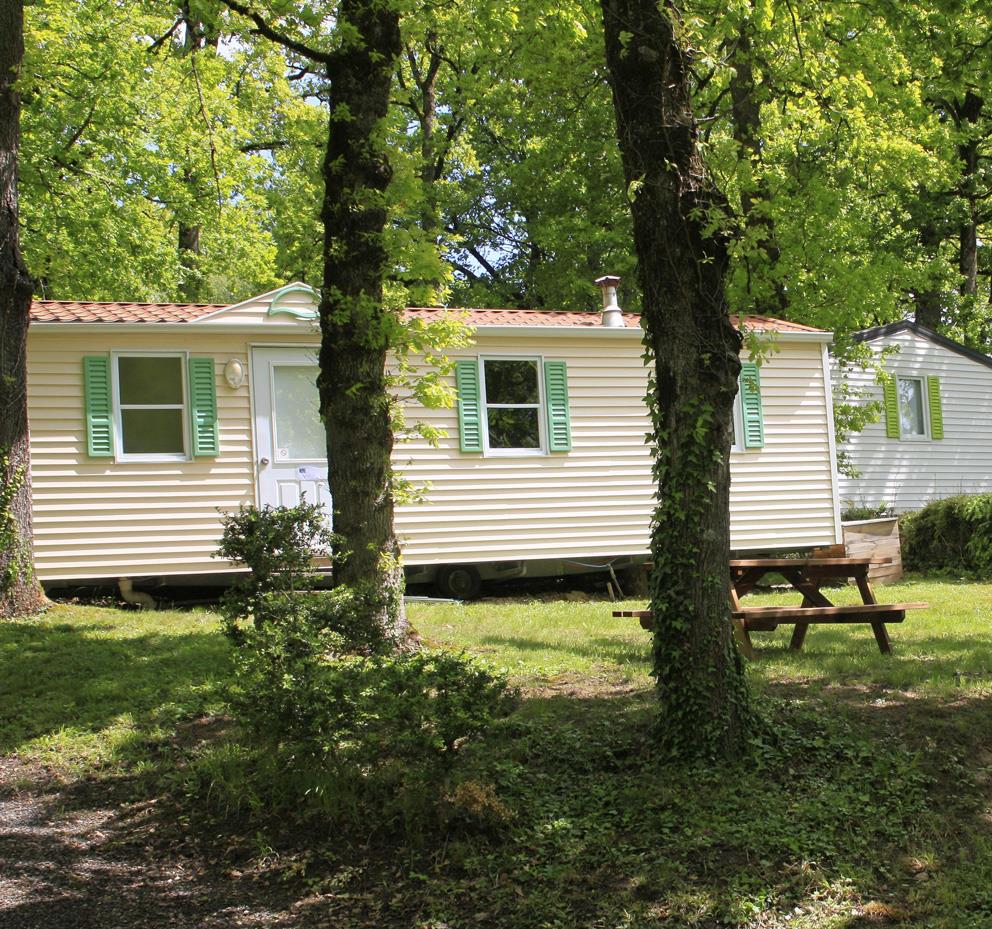 Vue du Mobil-home O'Hara, exposé plein Sud du camping le Bosquet à la Fouillade en Aveyron