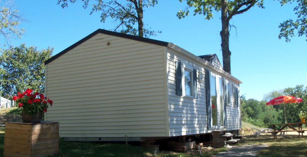 Vue du Mobil-home Louisiane, exposé plein Sud du camping le Bosquet à la Fouillade entre Najac et Villefranche de Rouergue