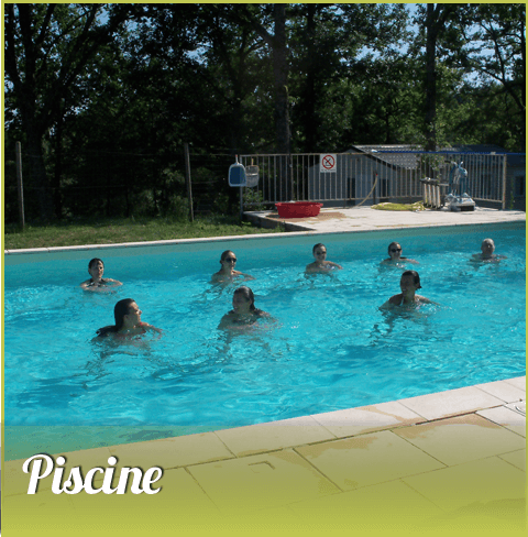 La piscine du camping nature le Bosquet dans l’Aveyron